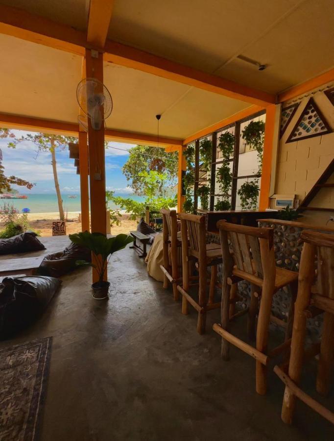 Seashell Guesthouse, Bar And Tattoos 高龙撒冷岛 外观 照片
