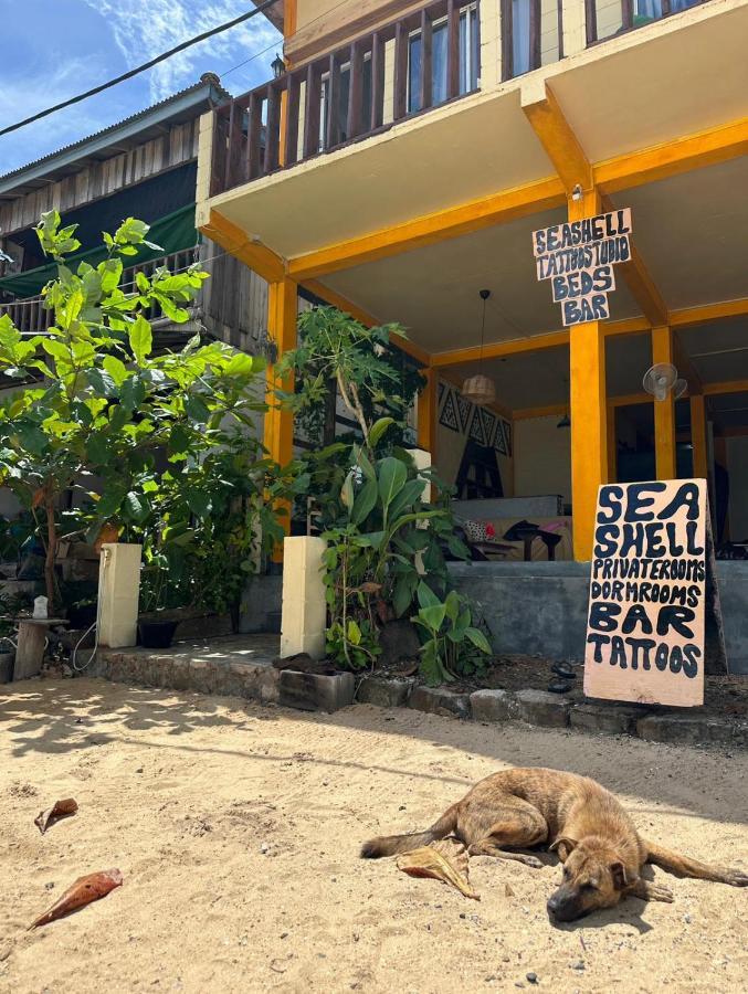 Seashell Guesthouse, Bar And Tattoos 高龙撒冷岛 外观 照片